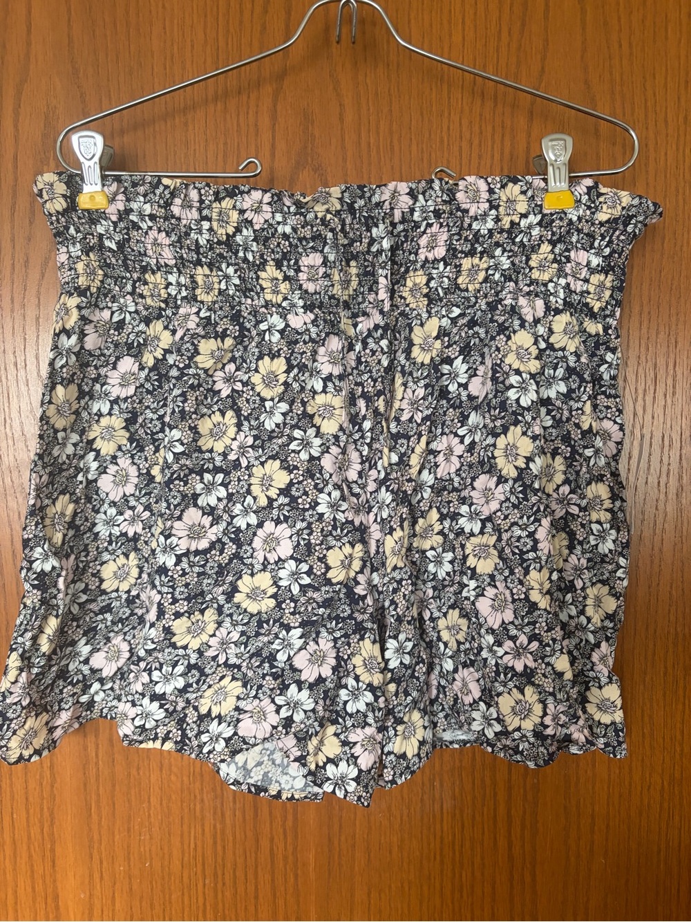 LAUNDRY Floral Smocked  Waist Shorts —NWT
